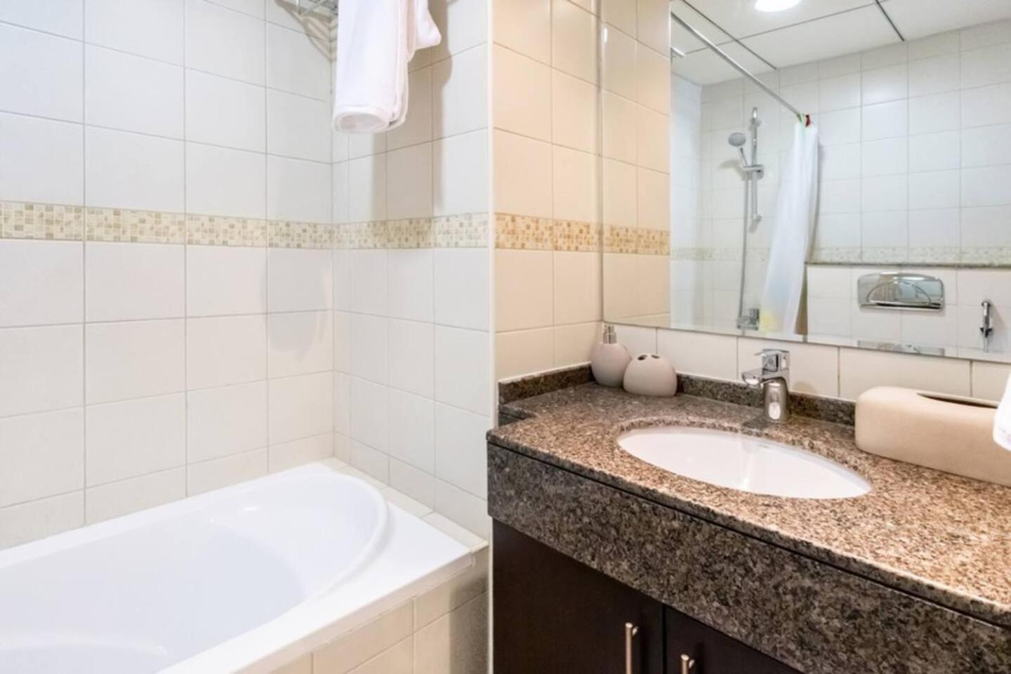 Luxurious 1 Bedroom Apartment In The Dubai Marina! المظهر الخارجي الصورة